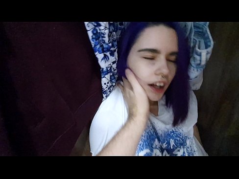 ❤️ Ya sami kanwata a cikin kabad ya taimaka mata ❤️ Labaran batsa  ❌❤